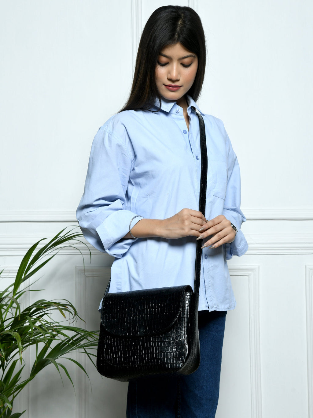 Diva Black Croco Sling Bag SpadezStore