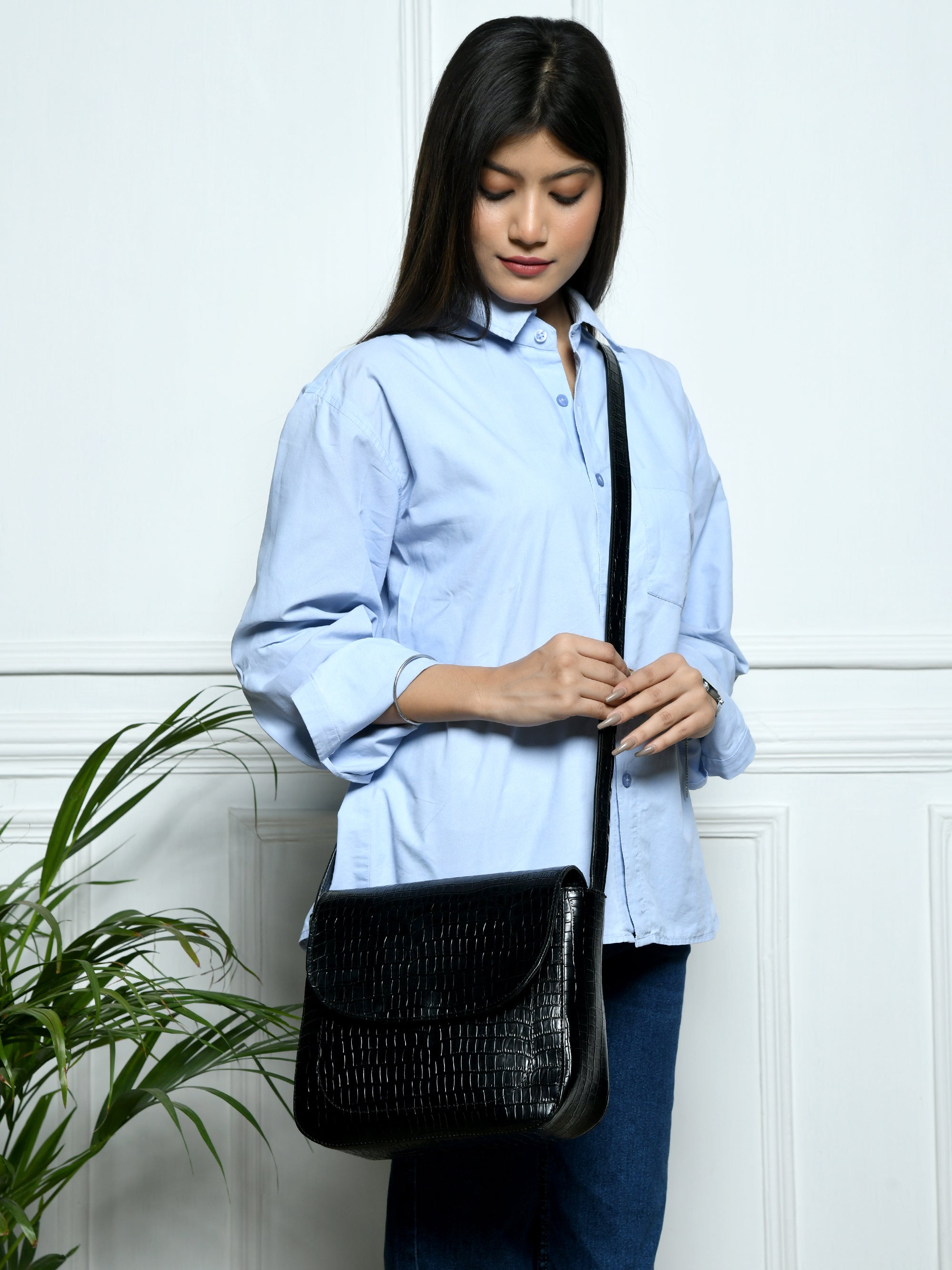 Diva Black Croco Sling Bag SpadezStore