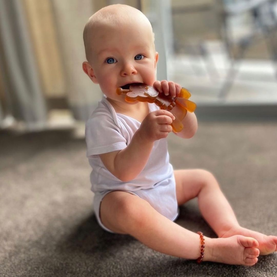Bambeado The Little Bamber - Natural Rubber & Baltic Amber Teething Toy