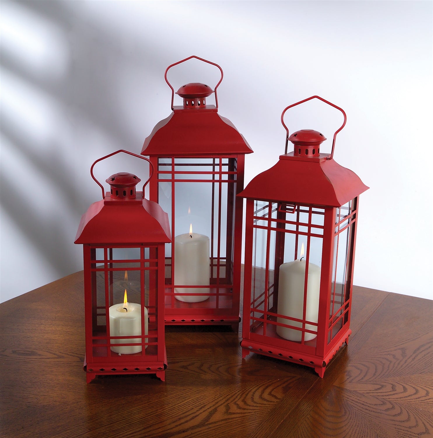 Traditional Red Metal Lantern Set of 3 - Thumbnail 2