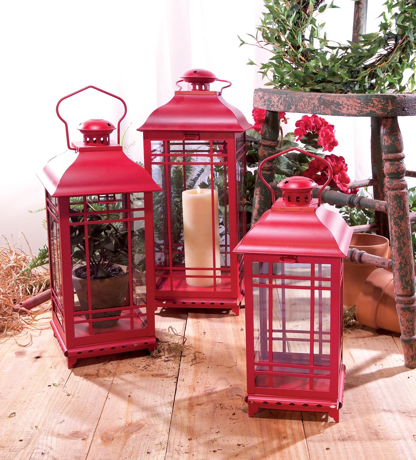Traditional Red Metal Lantern Set of 3 - Thumbnail 3