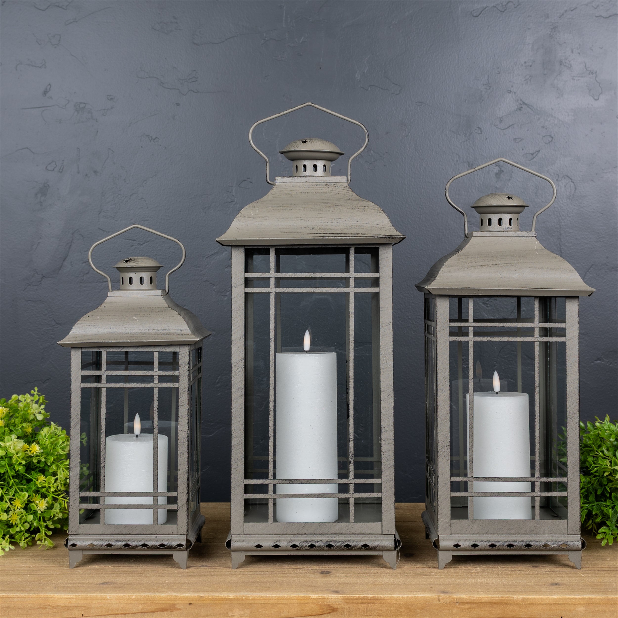 Traditional Brown Metal Lantern Set - Thumbnail 2