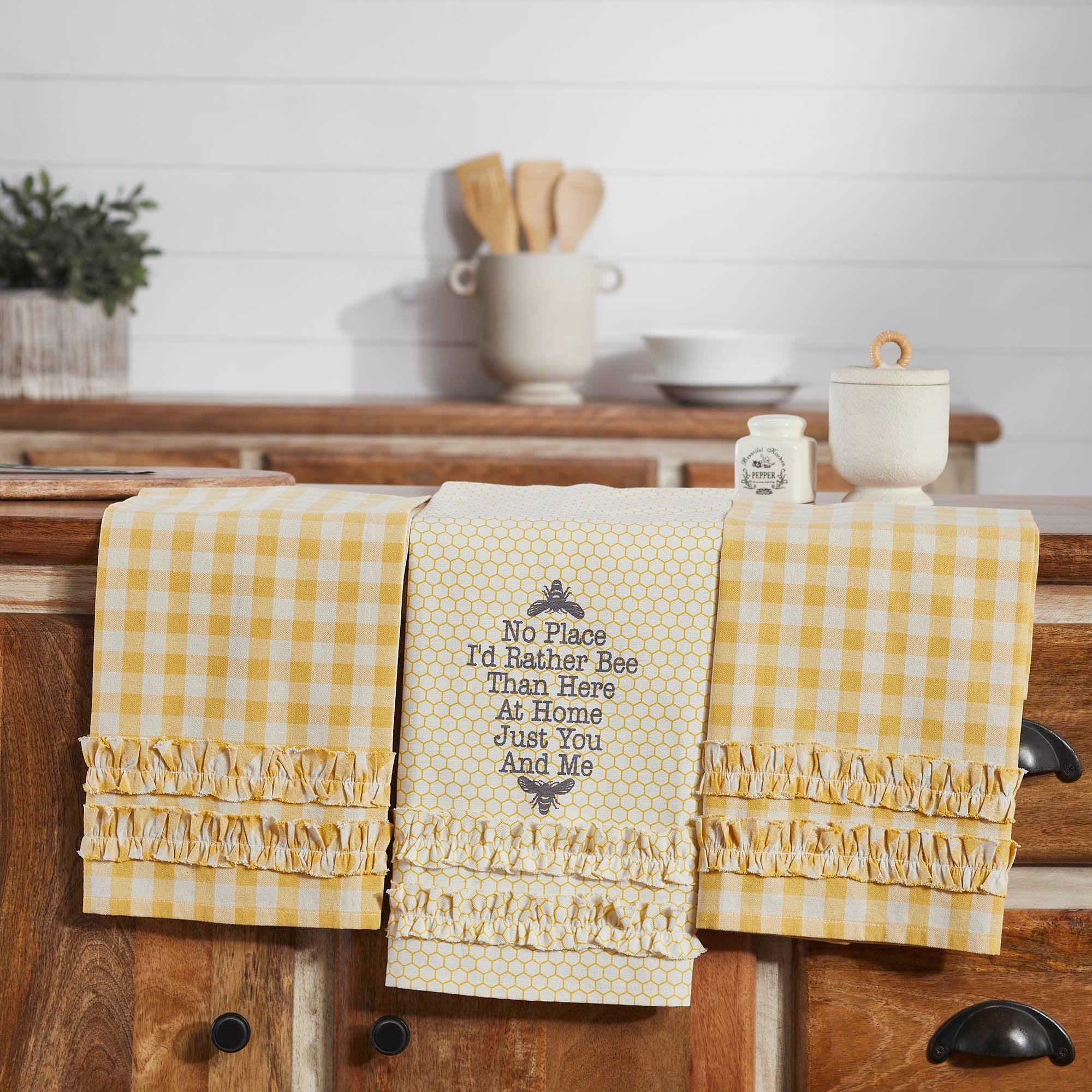 Buzzy Bees Ruffled Tea Towel Set of 3 19x28 SpadezStore