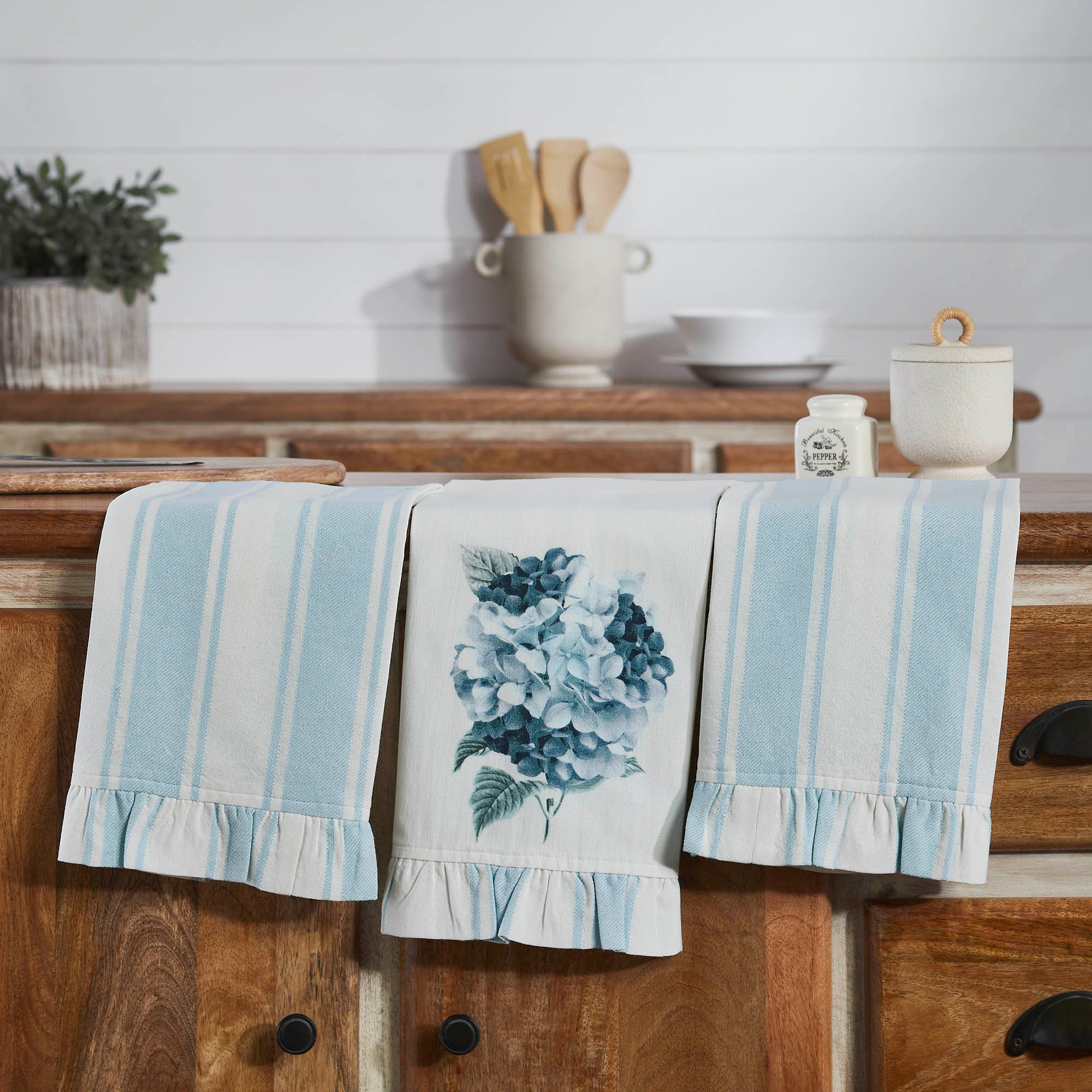 Finders Keepers Hydrangea Ruffled Tea Towel Set of 3 19x28 SpadezStore
