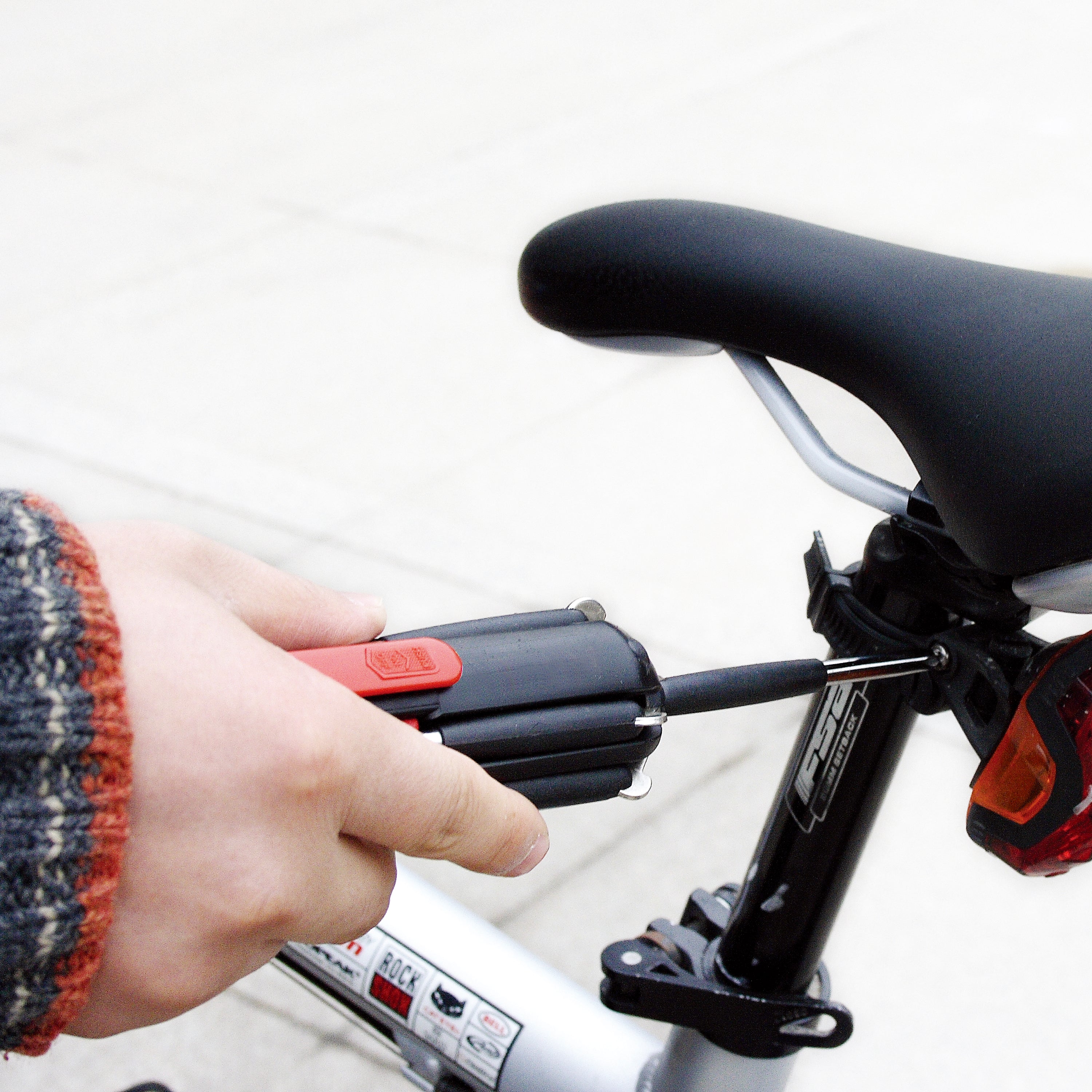 Apollo Tools Flashlight Mr. 7-Hands - DT1719 SpadezStore