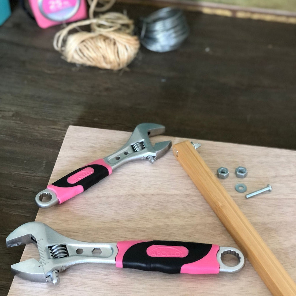 Apollo Tools 2 Adjustable Wrenches - Pink - DT5007P SpadezStore