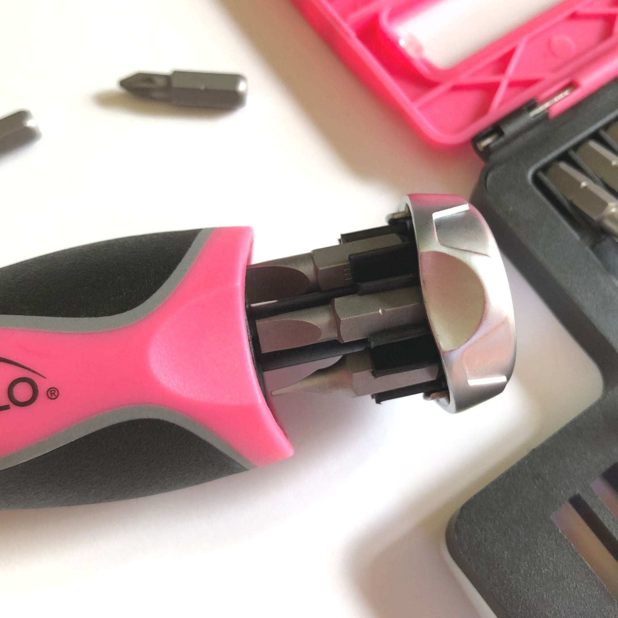 Apollo Tools 13-in-1 Ratcheting Screwdriver with Bit Set – Pink - DT5021P SpadezStore