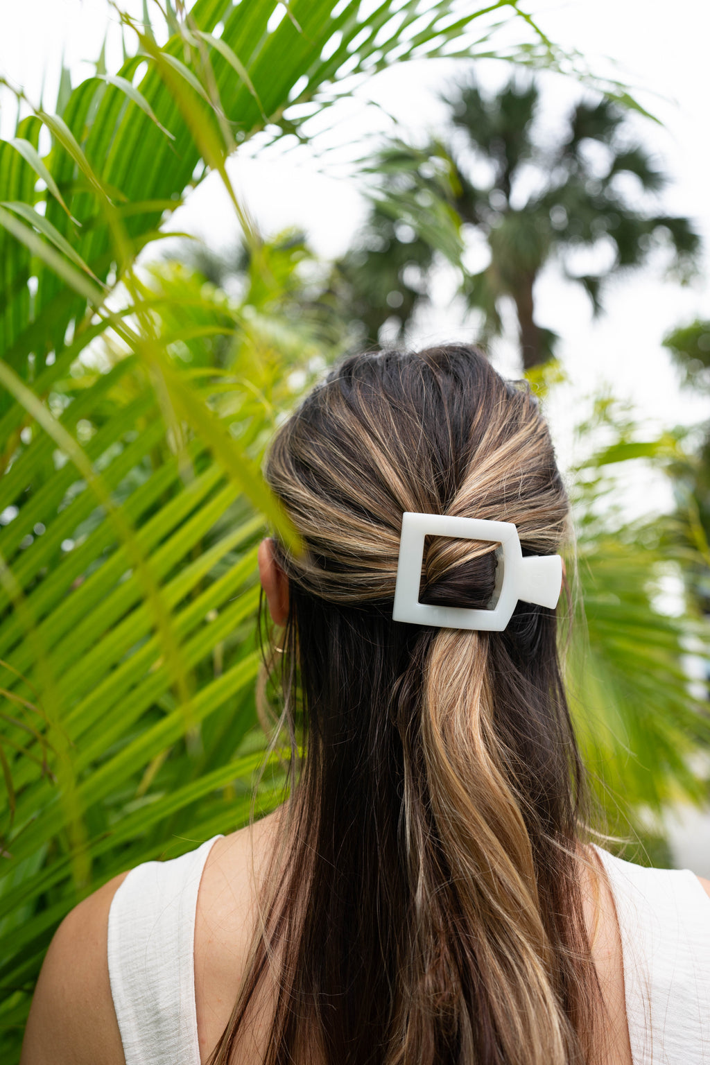 TELETIES Coconut White Medium Flat Square Hair Clip